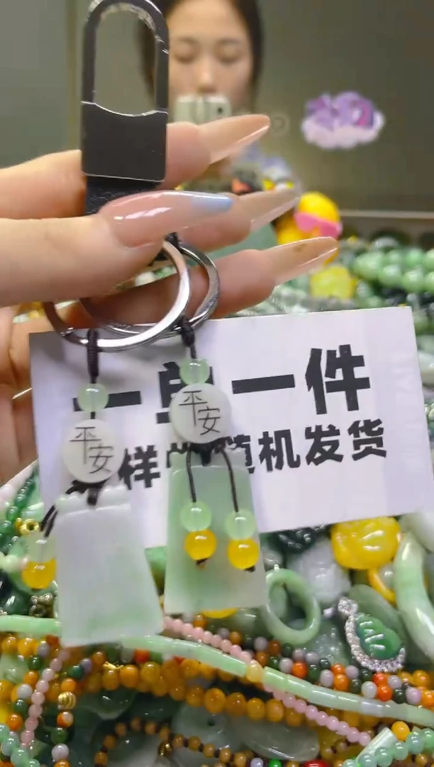 翡翠未镶嵌颈饰一单一个多样性随机发一件