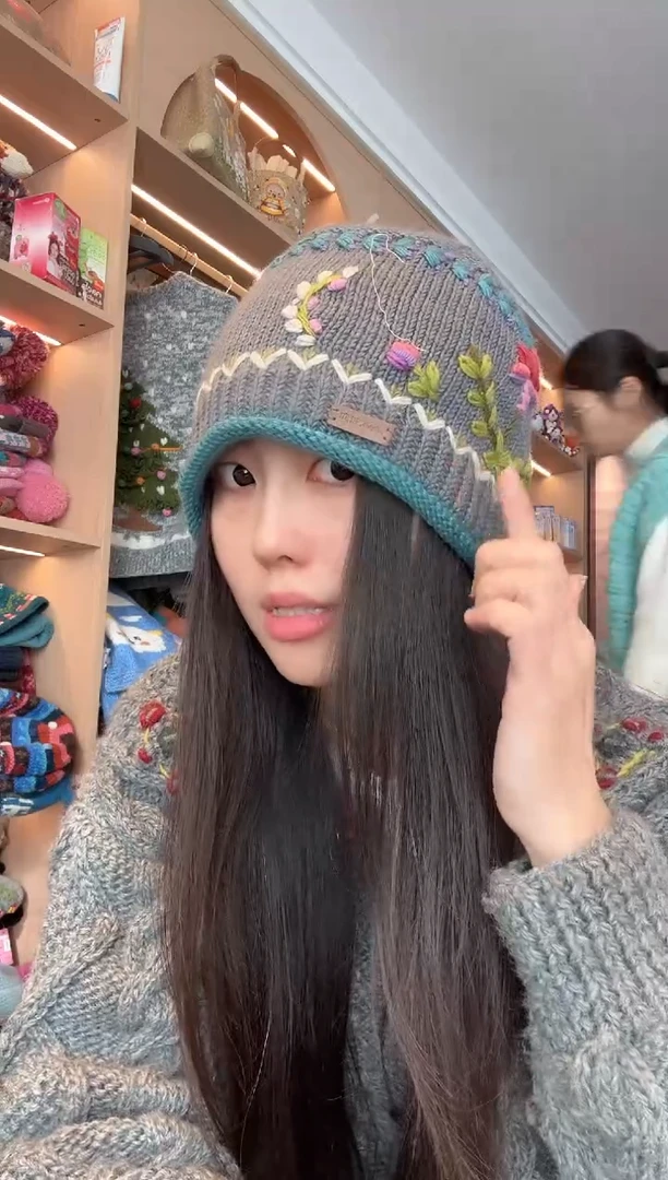 羊毛灰蓝刺绣卷边帽