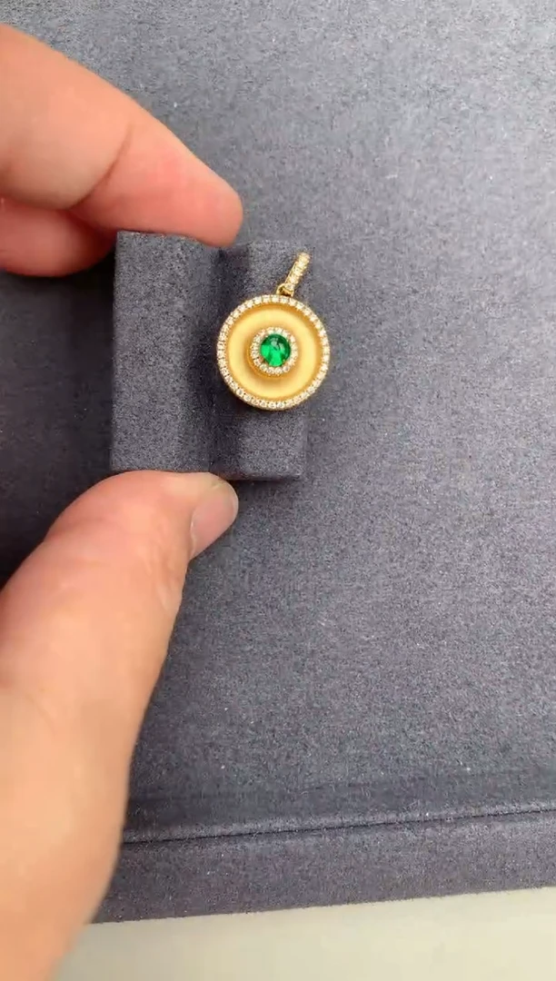 【闪购商品】祖母绿颈饰18K金镶嵌27分祖母绿吊坠