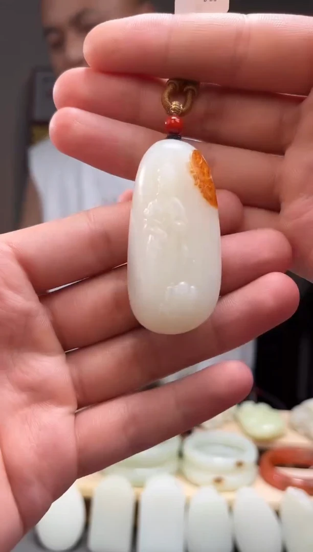 颈饰未镶嵌和田玉吊坠