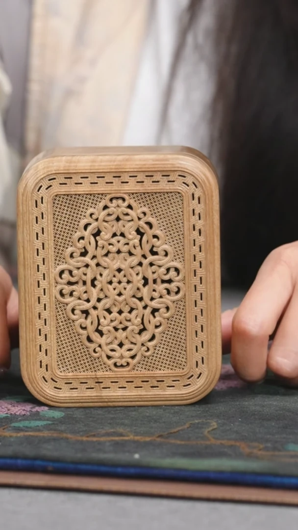 【闪购商品】楠木（金丝楠）其他金丝楠精雕香炉