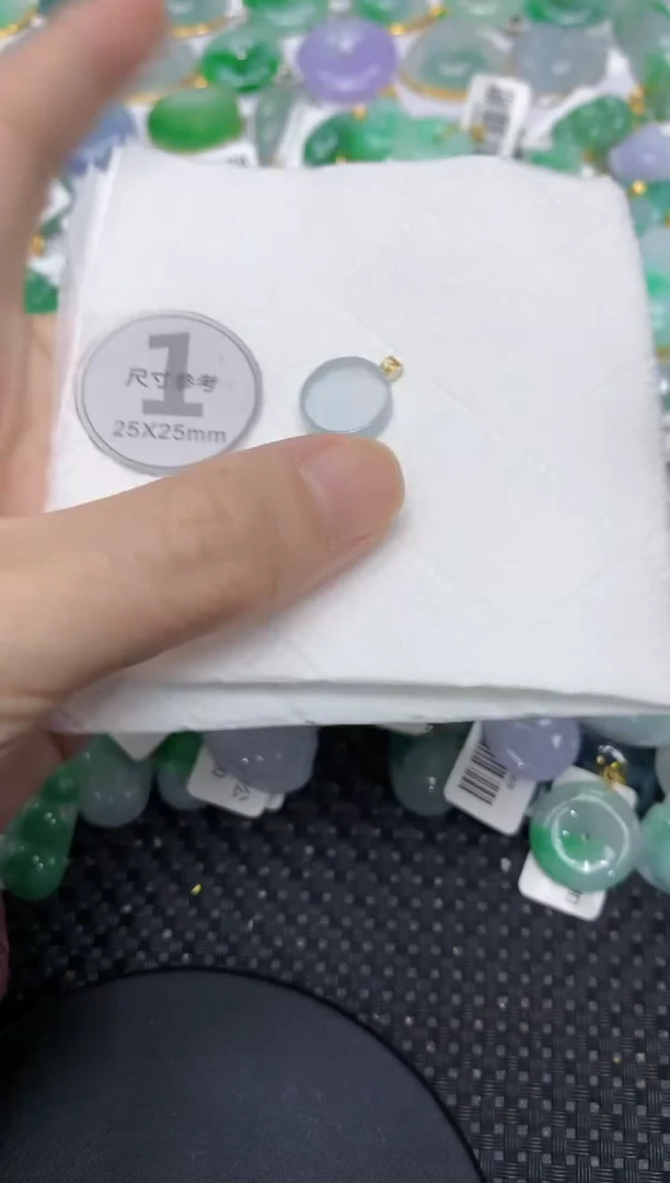 颈饰18K金镶嵌翡翠111111111