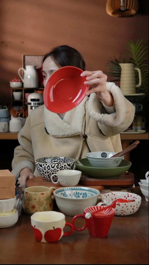 瓷片红色异形小碗  微瑕 凑满20发货