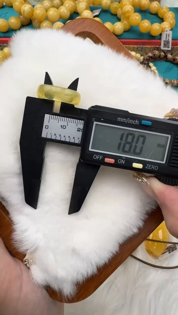 裸石琥珀未镶嵌XD406