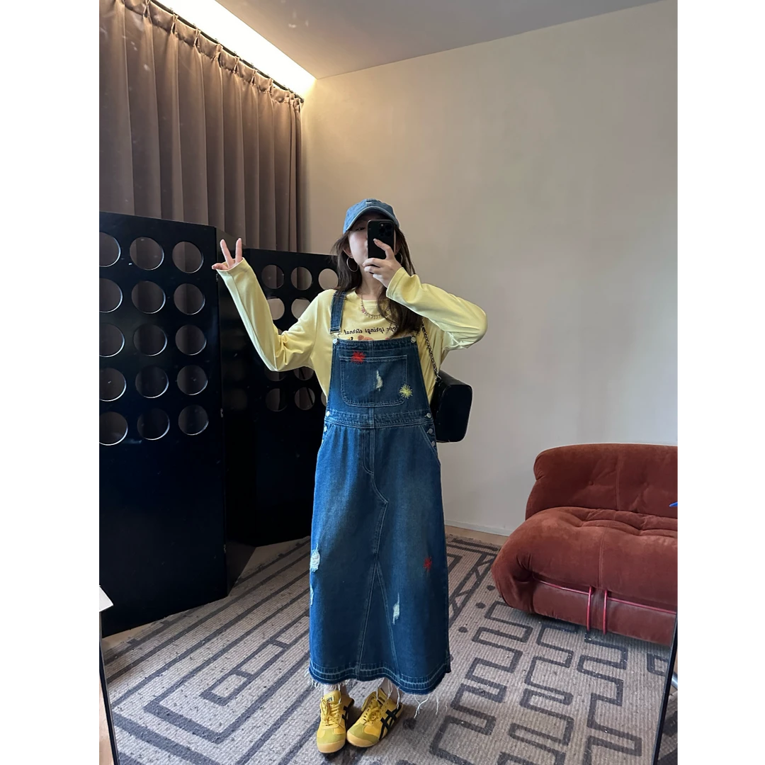 软软【芭蕾练习室】花朵图案刺绣牛仔背带裙秋季减龄复古时尚