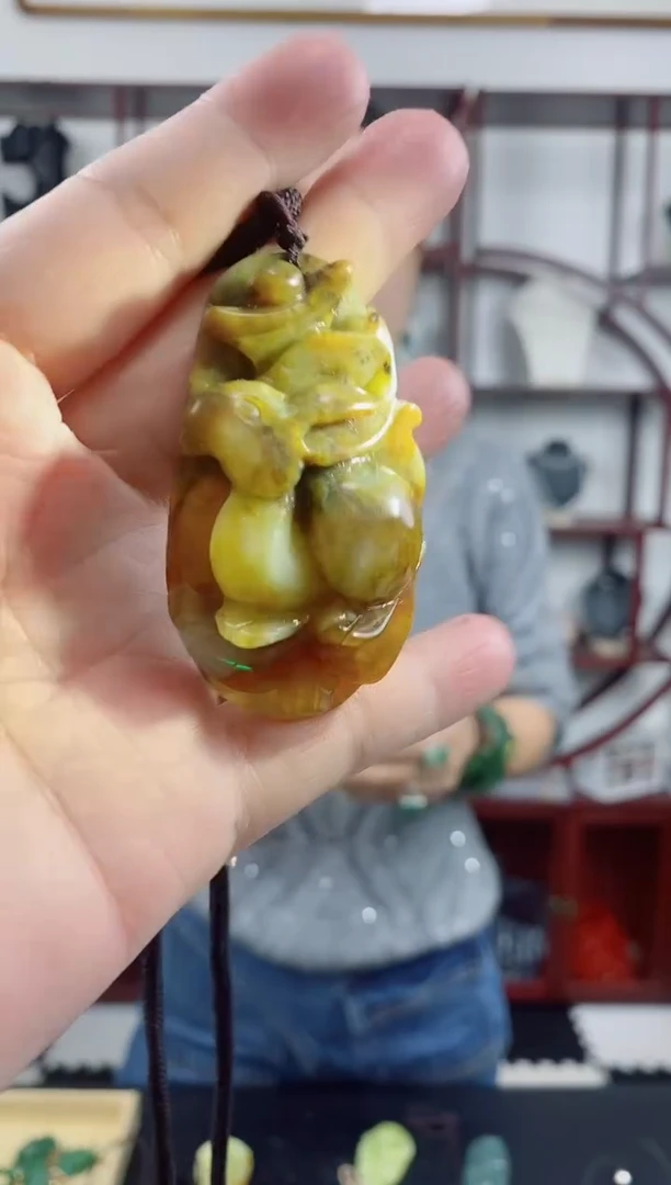 未镶嵌岫玉颈饰1