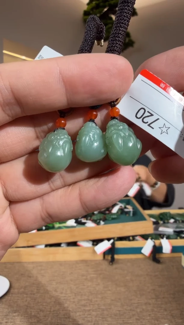 颈饰未镶嵌和田玉多样性发货发其中一件