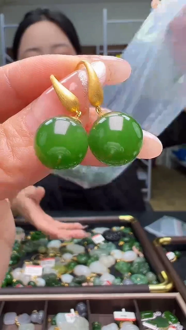 颈饰18K金镶嵌和田玉（多样性发货.发其一）11.19.61