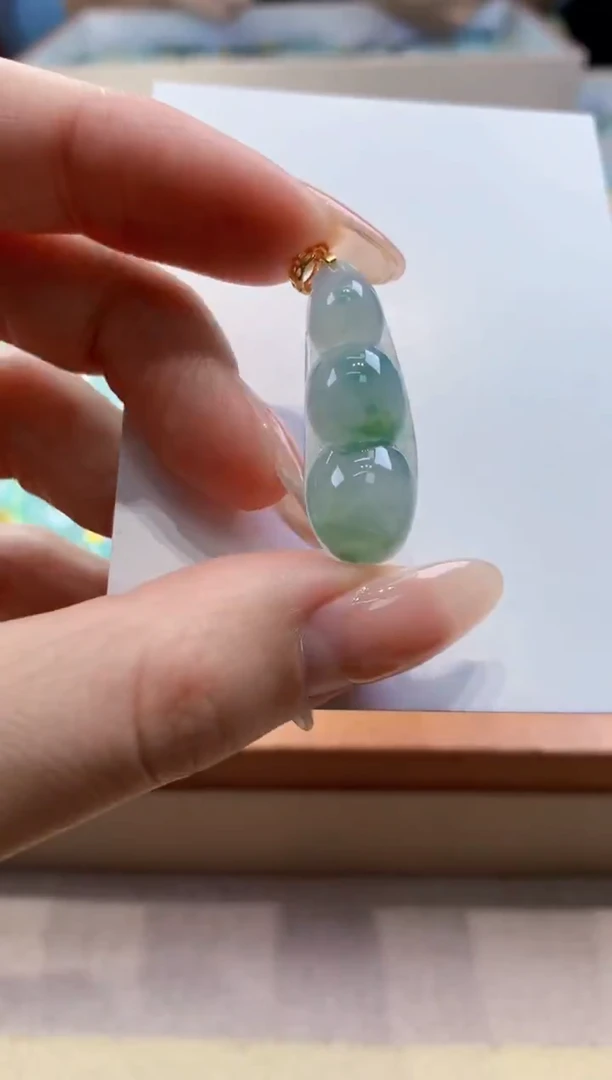 颈饰未镶嵌翡翠天然翡翠挂件