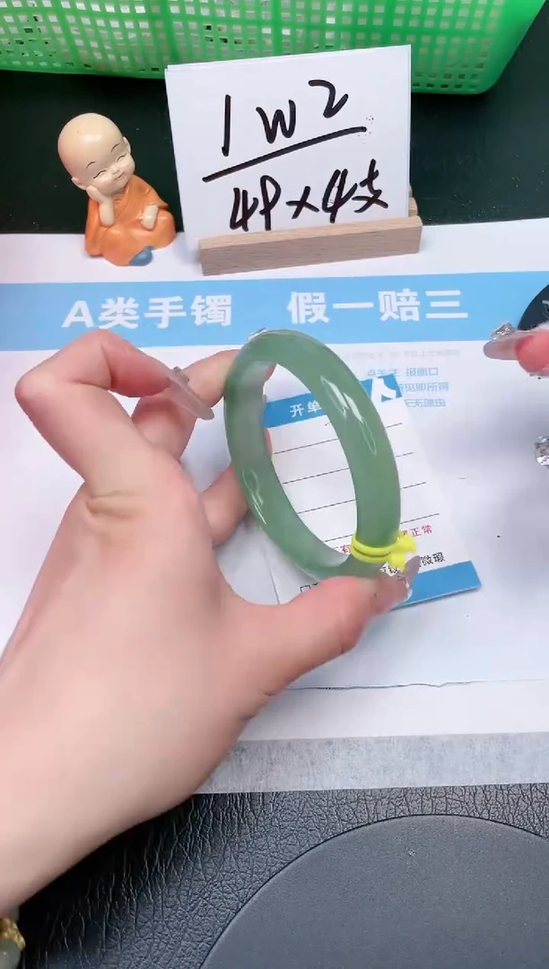 【闪购商品】石英质玉手镯未镶嵌288-62.2