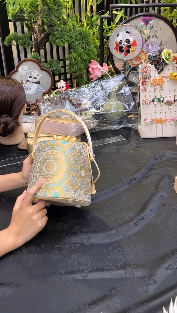 织绣美**情非遗苏绣饰品