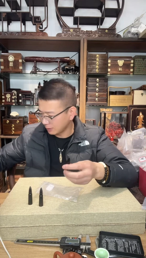 乌木类书架048紫光檀子弹手把件3颗