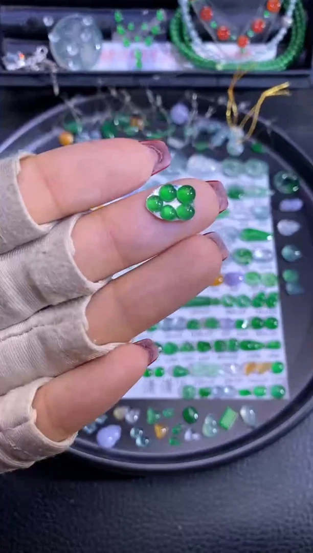 未镶嵌挂件翡翠蛋