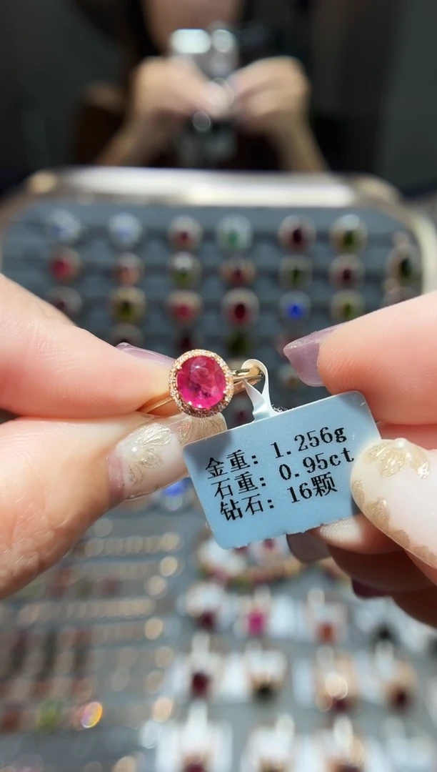 18K金镶嵌戒指碧玺0.95.