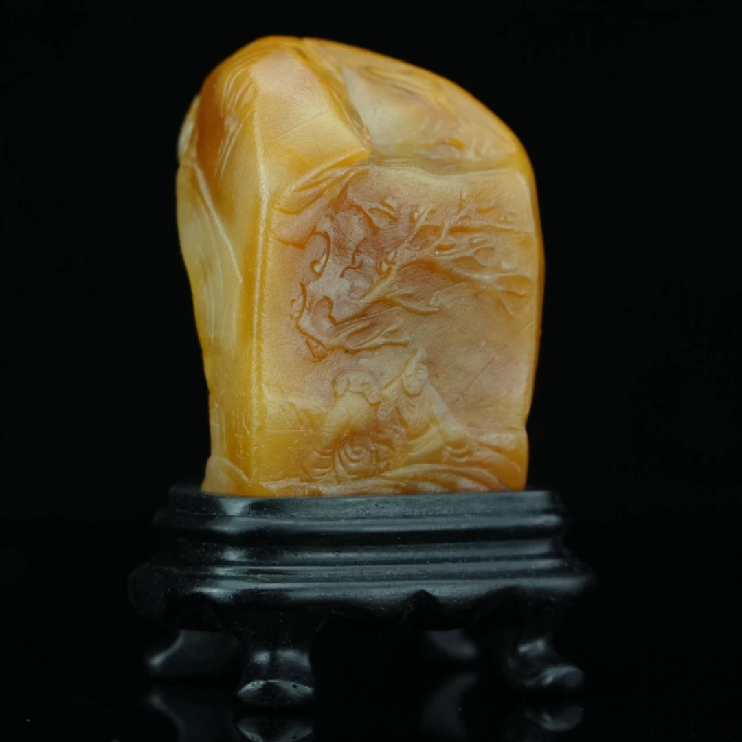 陈开坚作/田黄 赏梅图 /朵云轩 TW26022HC