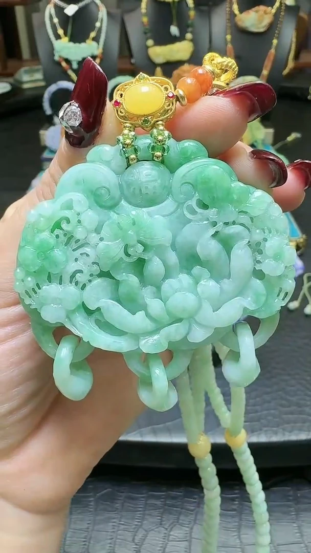 【闪购商品】翡翠颈饰未镶嵌天然翡翠如意锁花牌