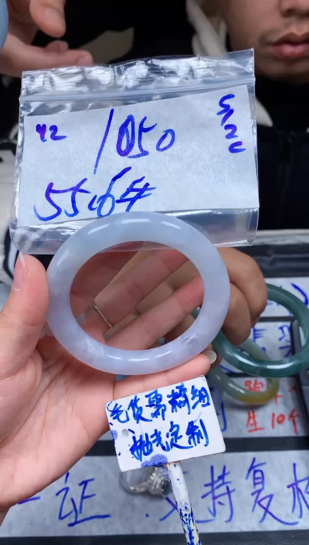 【闪购商品】定制翡翠未镶嵌42毛货需精细抛光手镯多样性拍一发一