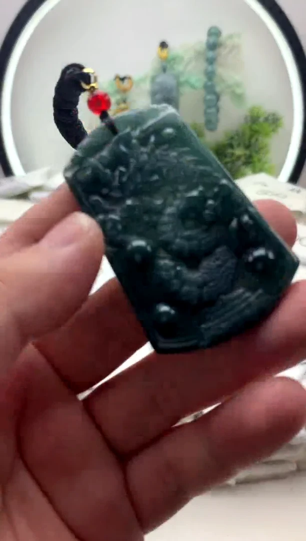 翡翠未镶嵌颈饰挂件