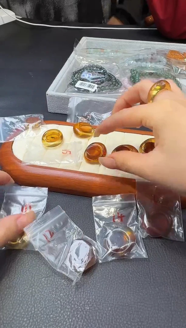 琥珀颈饰未镶嵌清***70066877