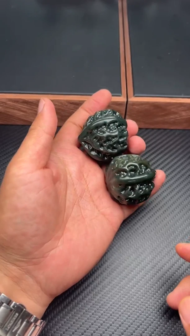 和田玉未镶嵌把件若羌微色差核桃mjk