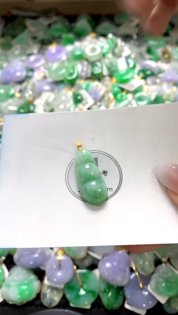 颈饰18K金镶嵌翡翠1111111111111111