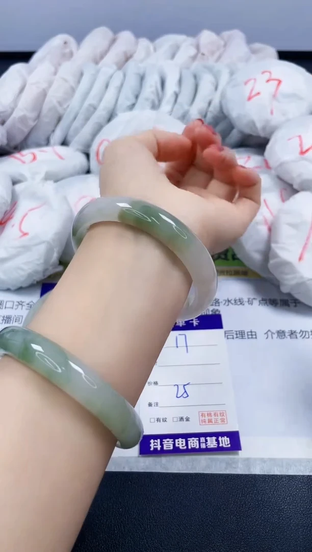 【闪购商品】石英质玉手镯未镶嵌17/58.6