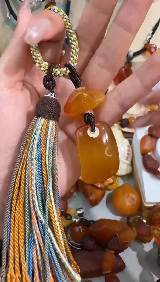 未镶嵌琥珀裸石琥珀