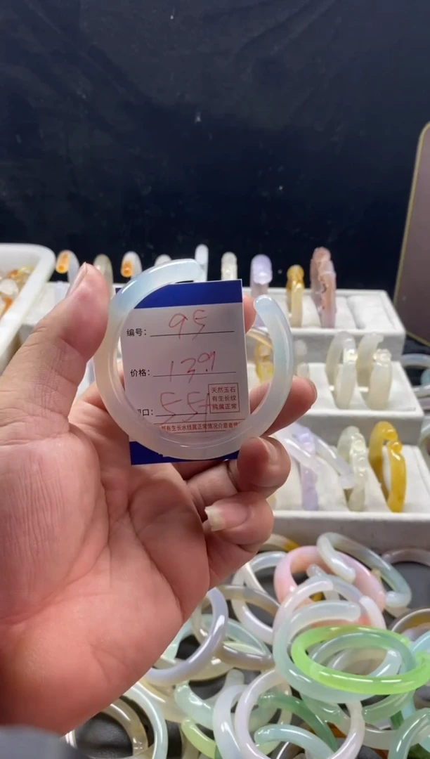 手镯玛瑙/玉髓未镶嵌95