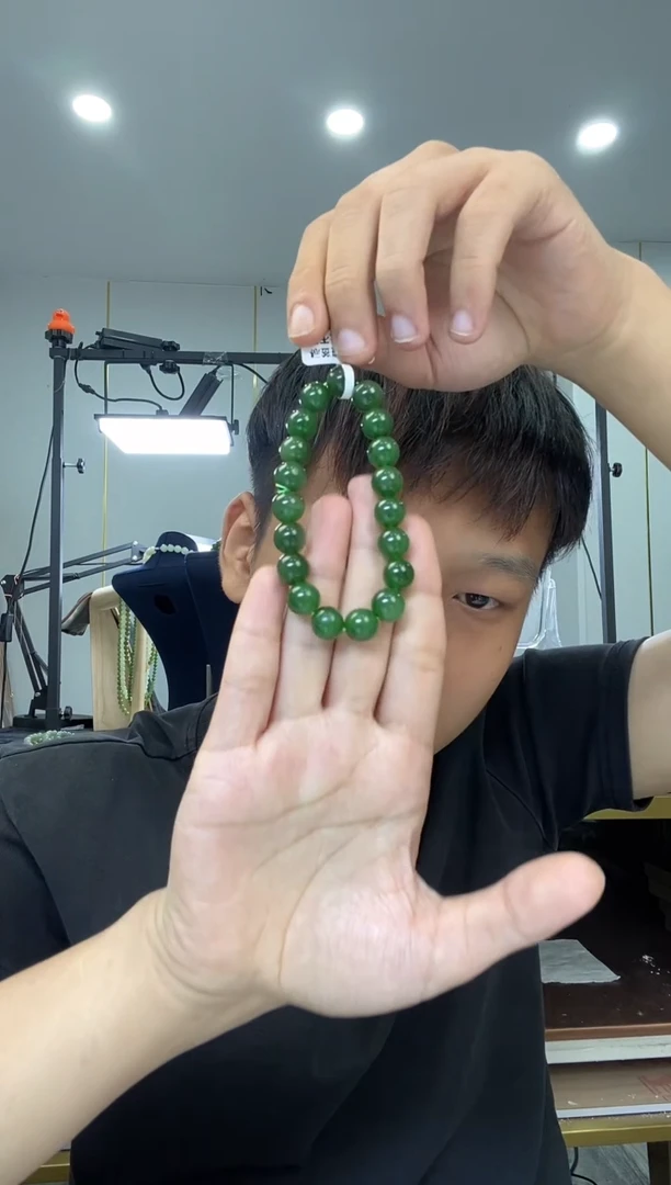 手串未镶嵌和田玉天然俄罗斯碧玉卡10mm手串一件