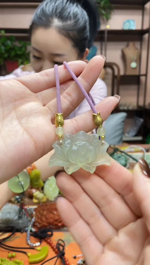 未镶嵌蛇纹石玉颈饰·