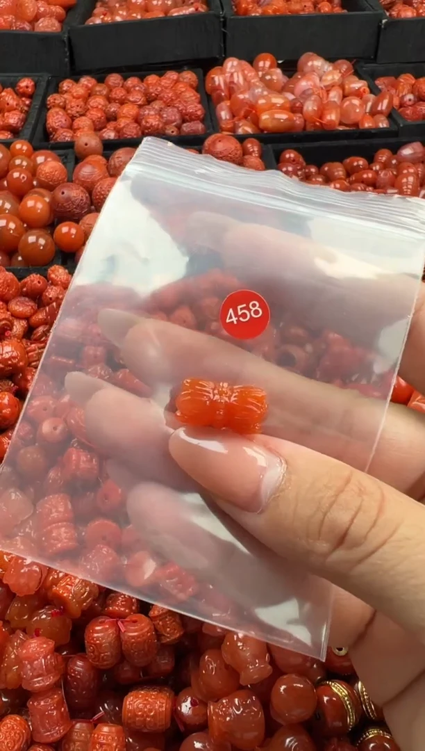 南红玛瑙未镶嵌颈饰1