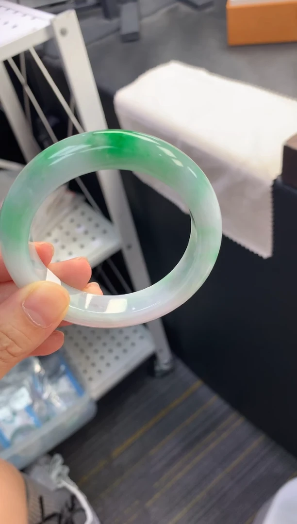 翡翠手镯未镶嵌
