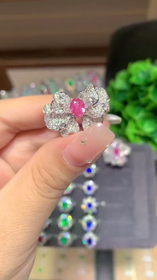 戒指彩色蓝宝石18K金镶嵌1.6ct