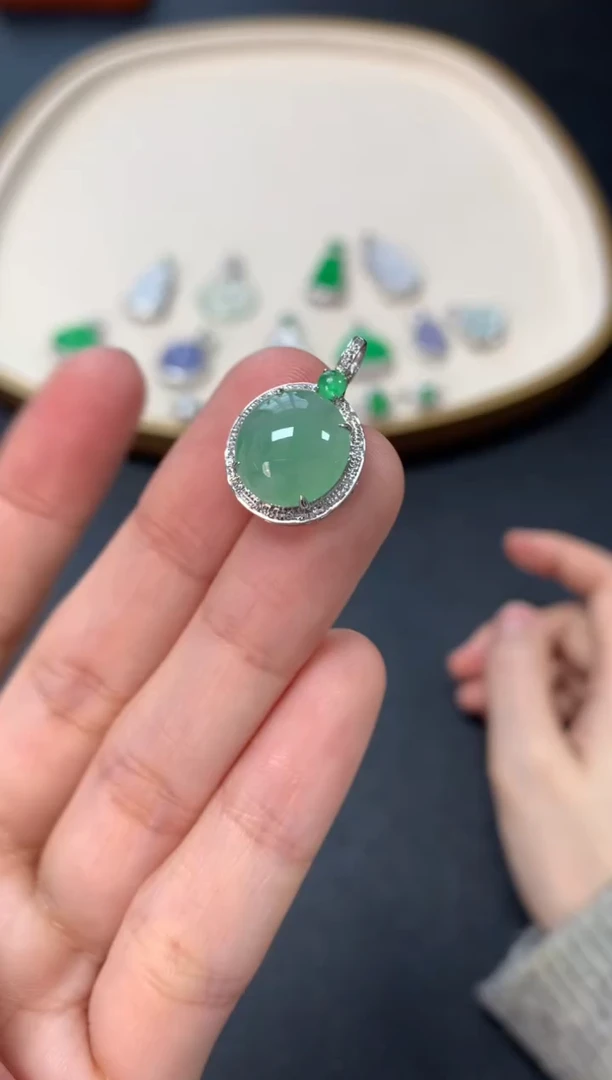 【闪购商品】翡翠吊坠(不含链)18K金镶嵌2380