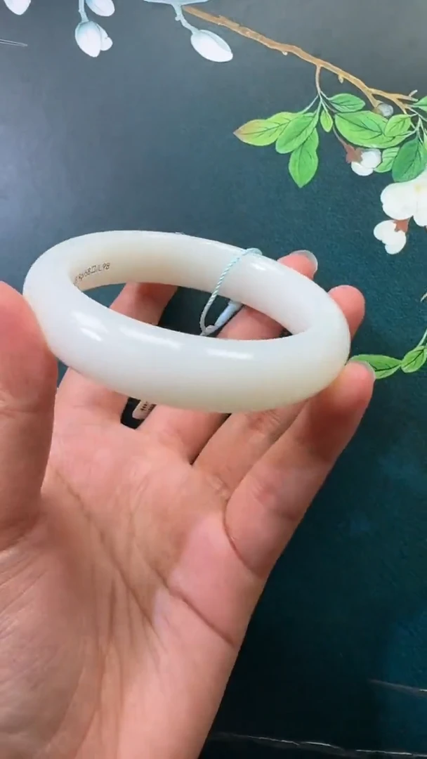 未镶嵌手镯和田玉手镯