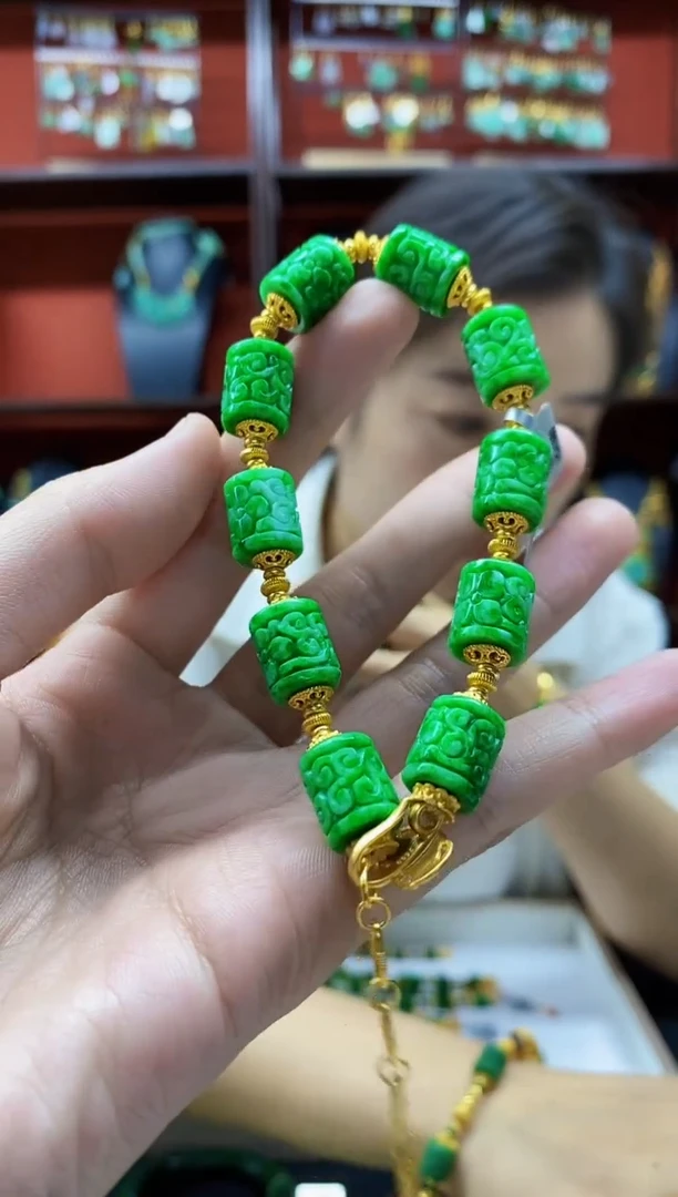颈饰未镶嵌翡翠手串
