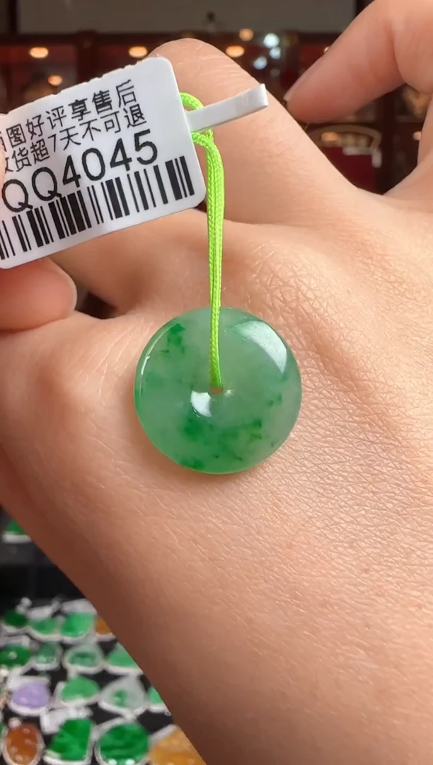 翡翠未镶嵌颈饰QQ4045辣绿平安扣
