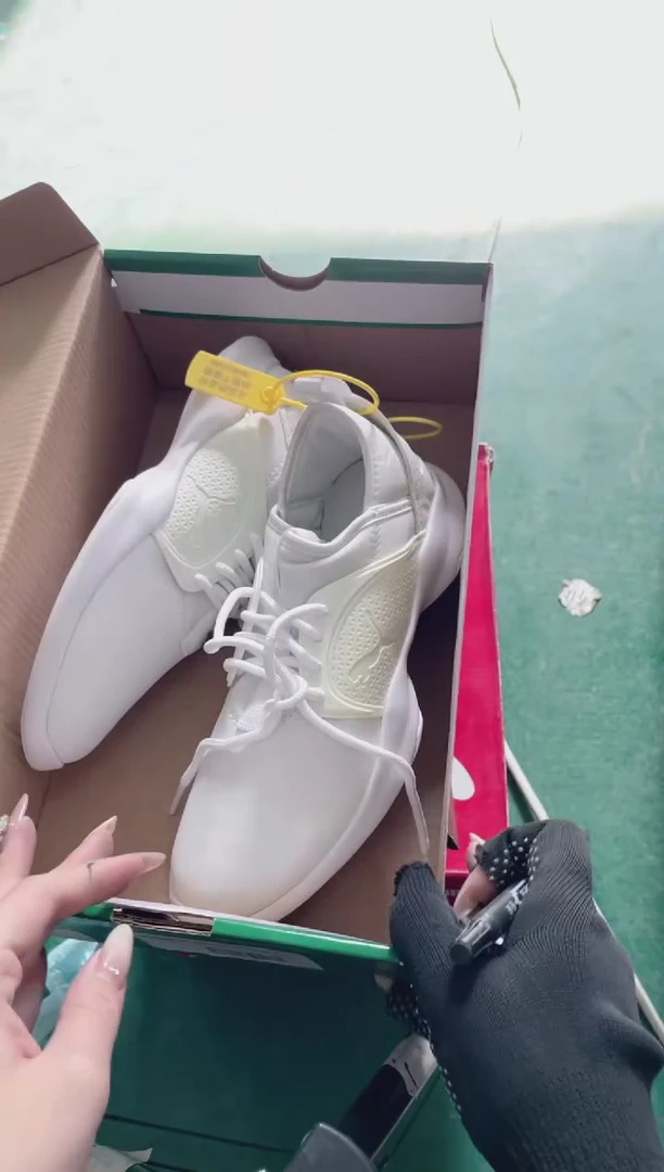 彪马时尚休闲运动鞋35.5M  Z77