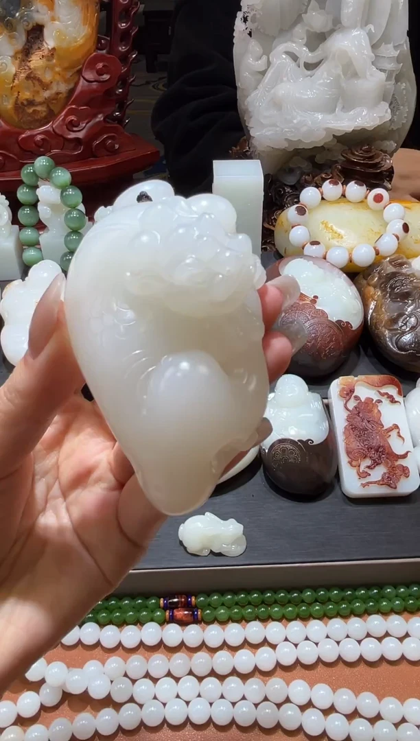 未镶嵌和田玉把件人**戏和田玉