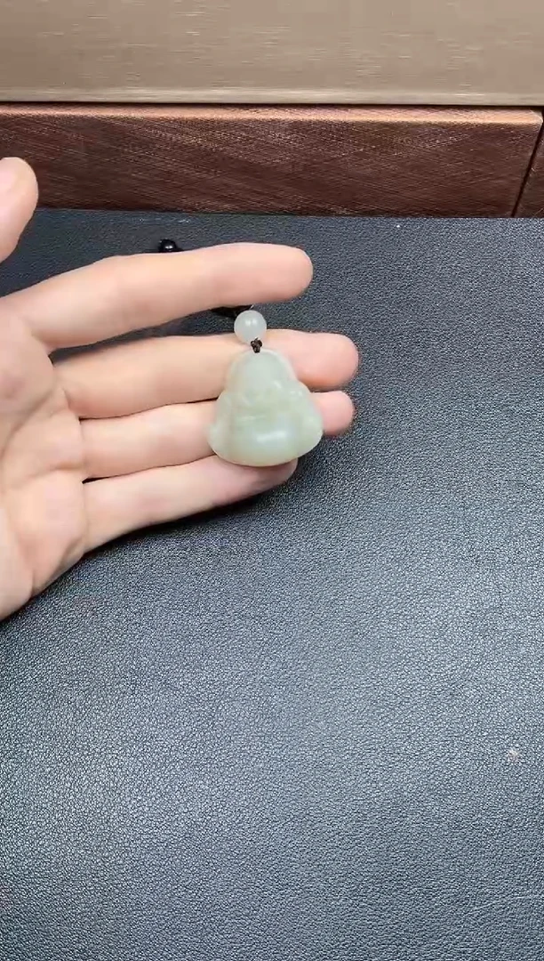 吊坠(赠链)未镶嵌和田玉且末微色差近矿吊坠