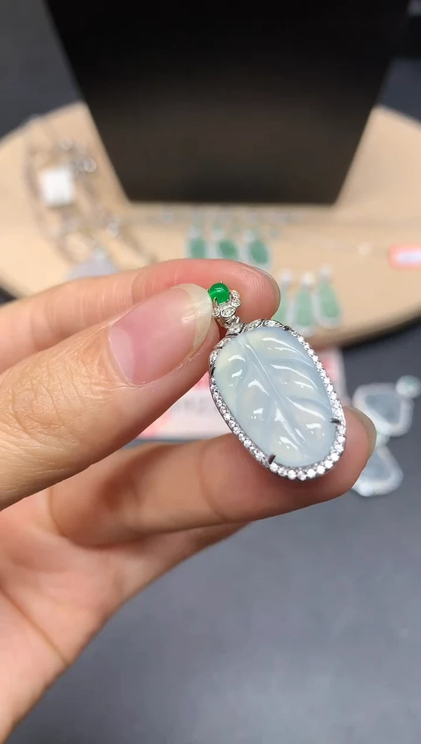 【闪购商品】翡翠吊坠(不含链)银S925镶嵌叶子【多样性发其一】