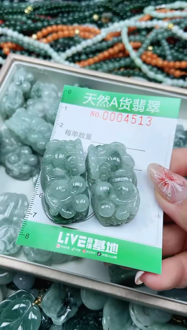 颈饰未镶嵌翡翠小*子翡翠
