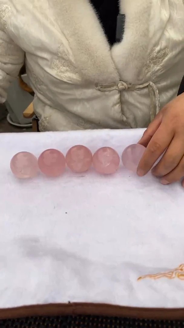 【闪购商品】芙蓉石球未镶嵌粉水晶球D645多样性发其一（不配底座）