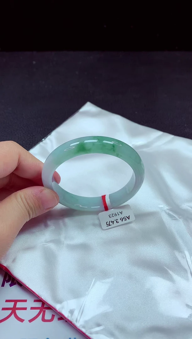 【闪购商品】翡翠手镯未镶嵌在56+