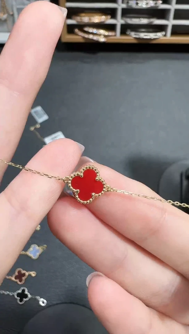 18K金镶嵌手链玛瑙/玉髓红色小单花手链GHJ