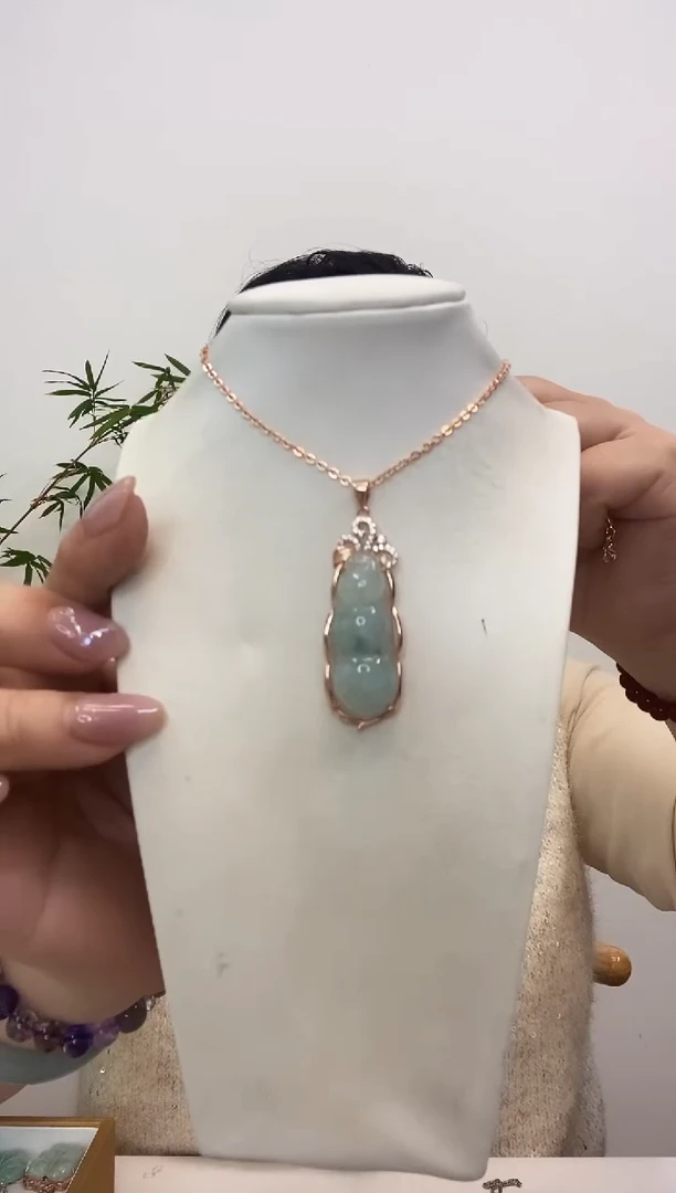 【闪购商品】翡翠吊坠(赠链)银S925镶嵌福豆玫瑰边