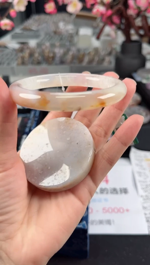 【闪购商品】石英质玉手镯未镶嵌57圈口（赠送镯心）1560004