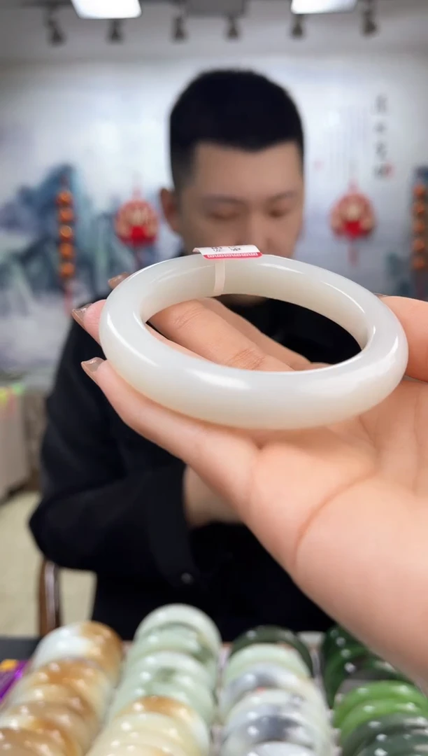 【闪购商品】和田玉手镯未镶嵌55圈口6584