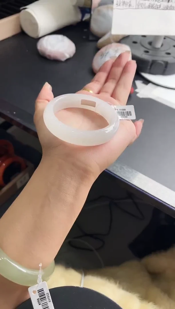 未镶嵌手镯石英质玉j8-HHB52+