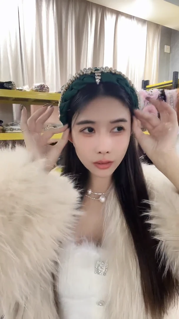 合金布艺绿色皇冠